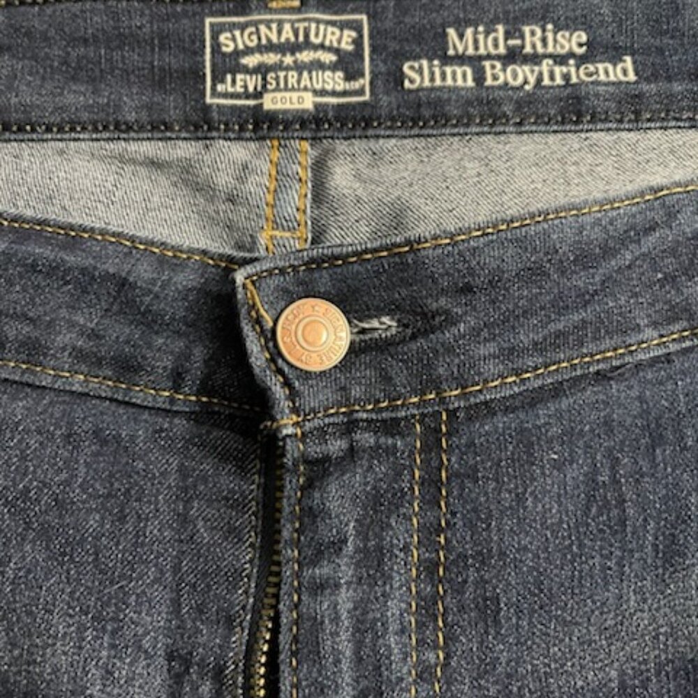 LEVI'S SLIM BOYFRIEND JEANS SIZE 22